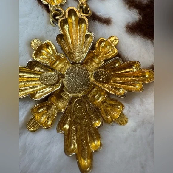 SOLD Vintage. 1972 Mimi Di N - Runway Necklace - Picture 10 of 15